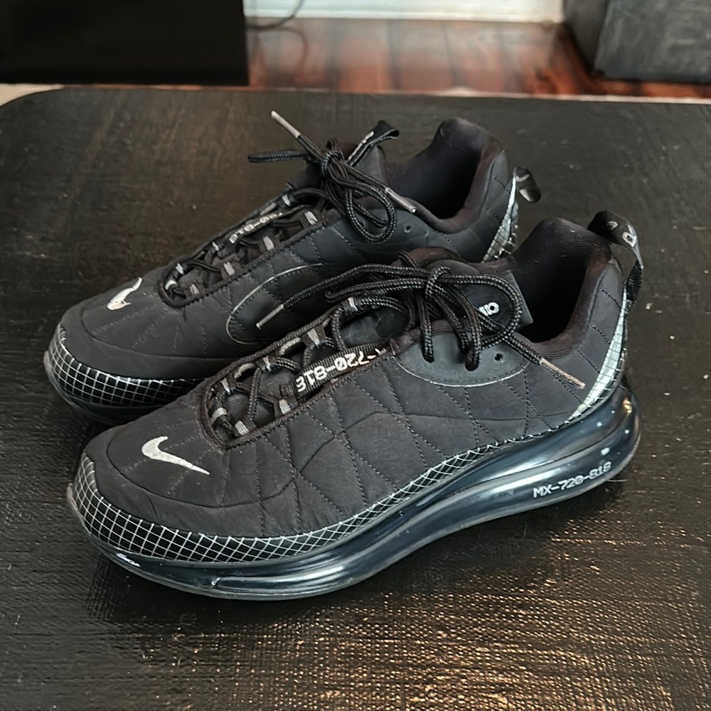 Nike Black Airmax MX-720-818 Sneakers
